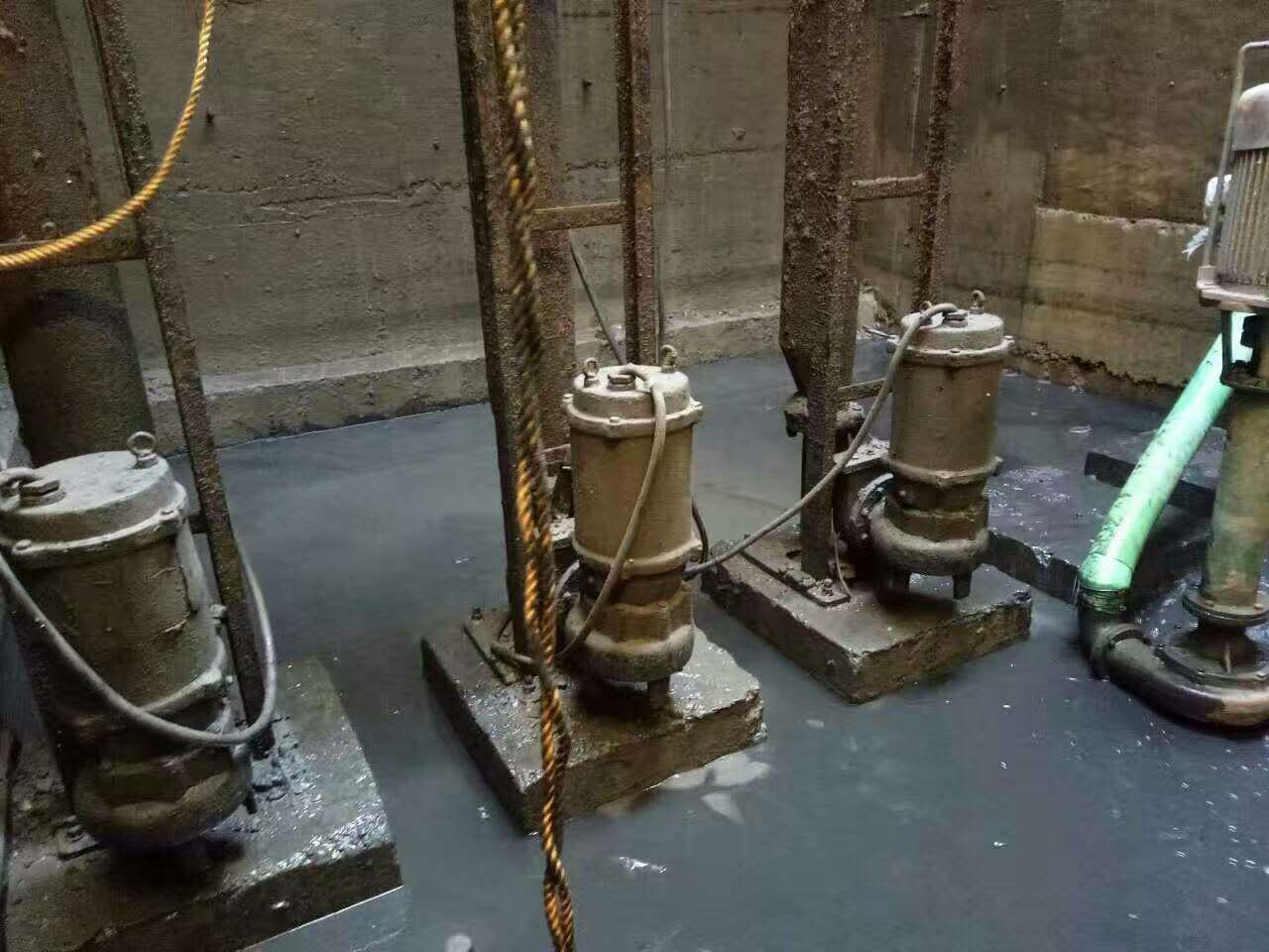 白玉污水池清理