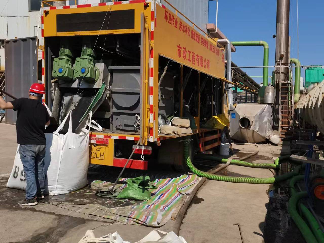 白玉淤泥压干处理